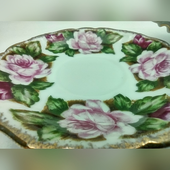 Yada China Teacup and Saucer set, footed cup with pink roses - Picture 6 of 11